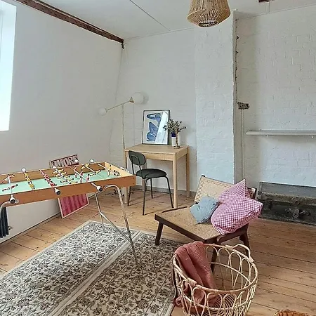 Stunning House With Courtyard - בית נופש