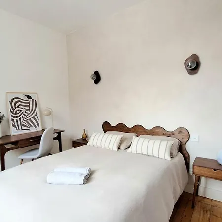 בית נופש Stunning House With Courtyard - *