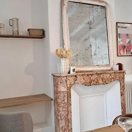 Stunning House With Courtyard - בית נופש *