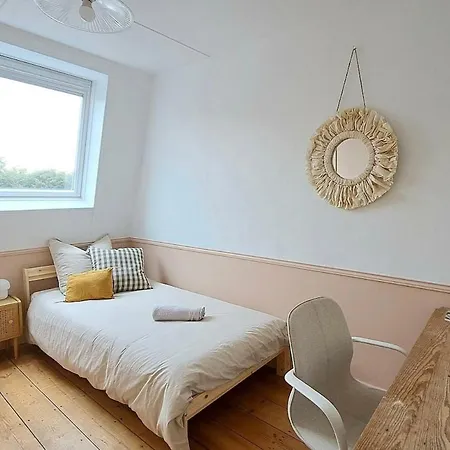 בית נופש Stunning House With Courtyard - *