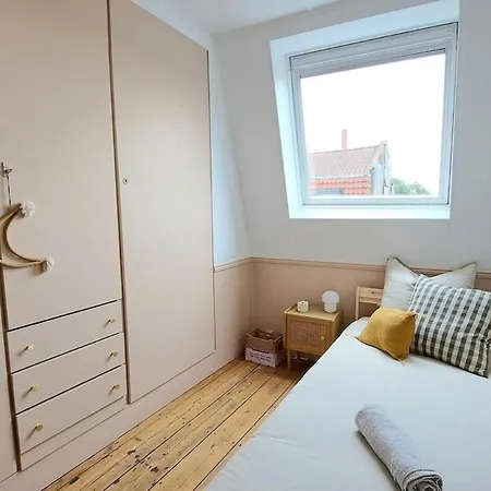 Stunning House With Courtyard - בית נופש *