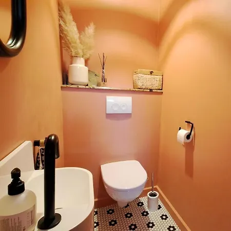 Stunning House With Courtyard - * טורקואן