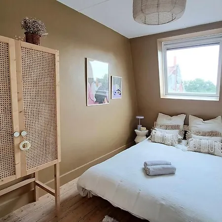 Stunning House With Courtyard - בית נופש *