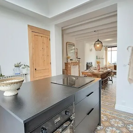בית נופש Stunning House With Courtyard -
