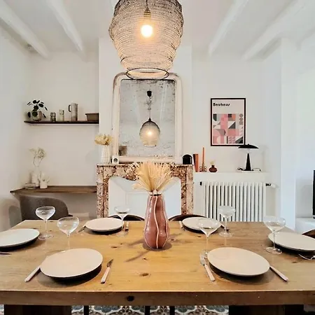 Stunning House With Courtyard - בית נופש טורקואן