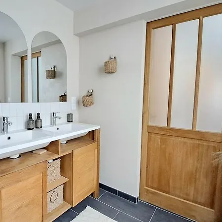 Stunning House With Courtyard - בית נופש *