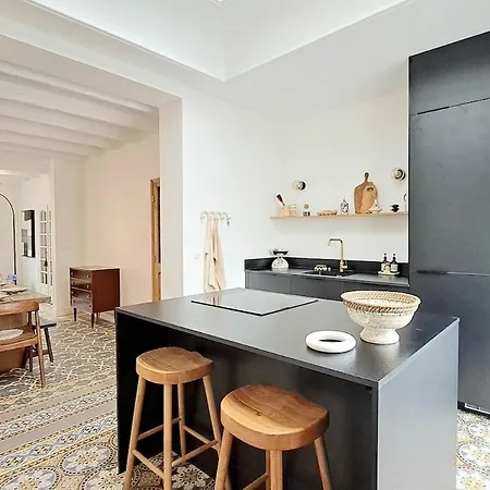 Stunning House With Courtyard - בית נופש *