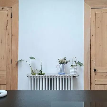 בית נופש Stunning House With Courtyard - *